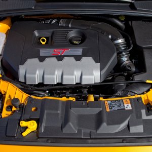 2015-Ford-Focus-ST-engine-02.jpg